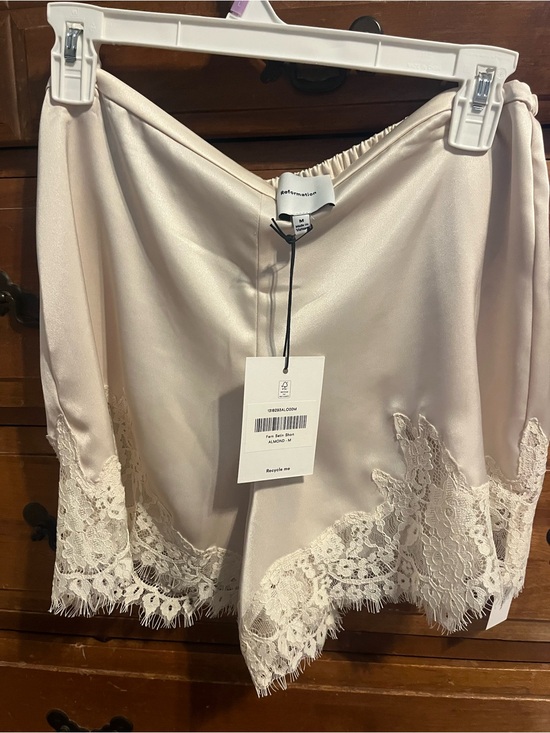 Reformation Pants - Fern satin shorts